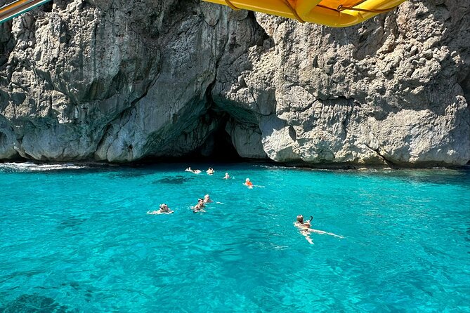 Excursión en barco a las Cuevas de Sa Talaia: naturaleza, snorkel y aventura