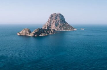 Sur de Ibiza en barco: Es Vedrá, Cala Jondal y Ses Salines