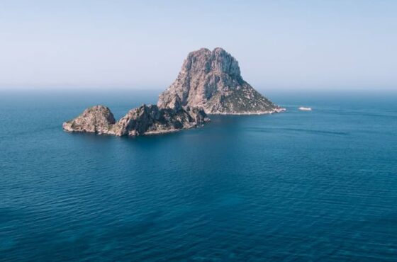 Sur de Ibiza en barco: Es Vedrá, Cala Jondal y Ses Salines